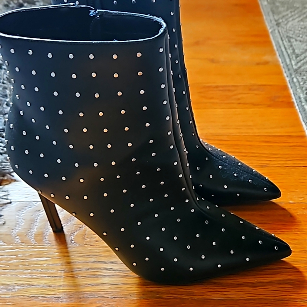 Studded black bootie 8.5